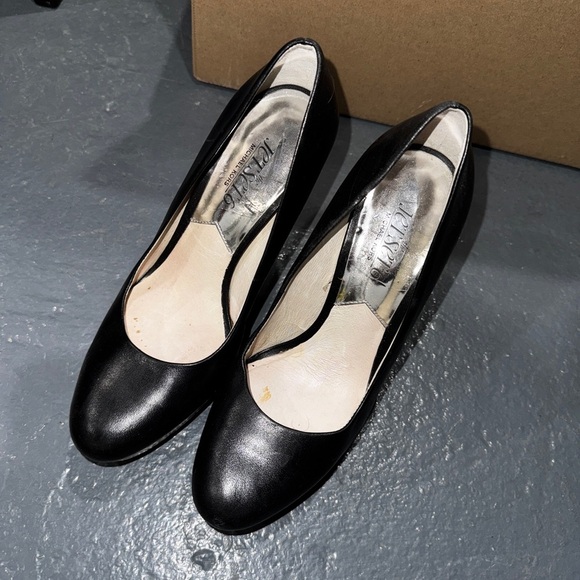 Elegant Black Women's Pumps - Picture 5 of 6